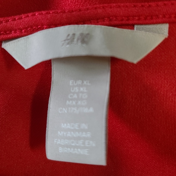 Red long sleeve sweetheart neckline shirt - Picture 3 of 3